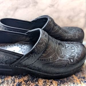 Dansko Shoes 36 (US 5.5/6) Women's Professional Clogs Black Tooled Leather